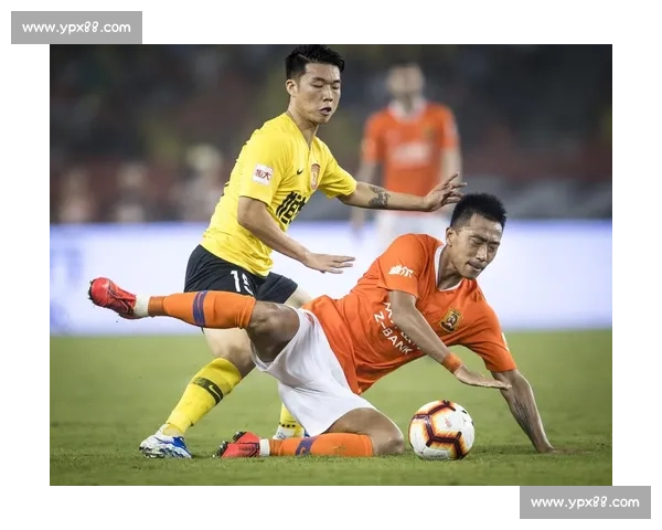 广州恒大迎战武汉卓尔 激烈对决背后的战术博弈与球员较量